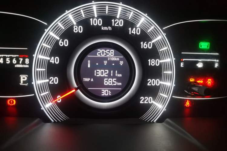 Used Honda Odyssey 2017 2.4L Smart Edition Odometer Close Up