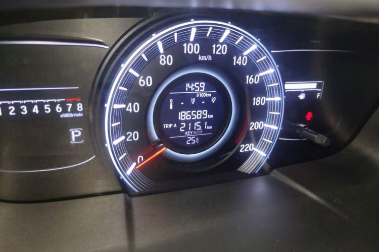Used Honda Odyssey 2017 2.4L Smart Edition Odometer Close Up