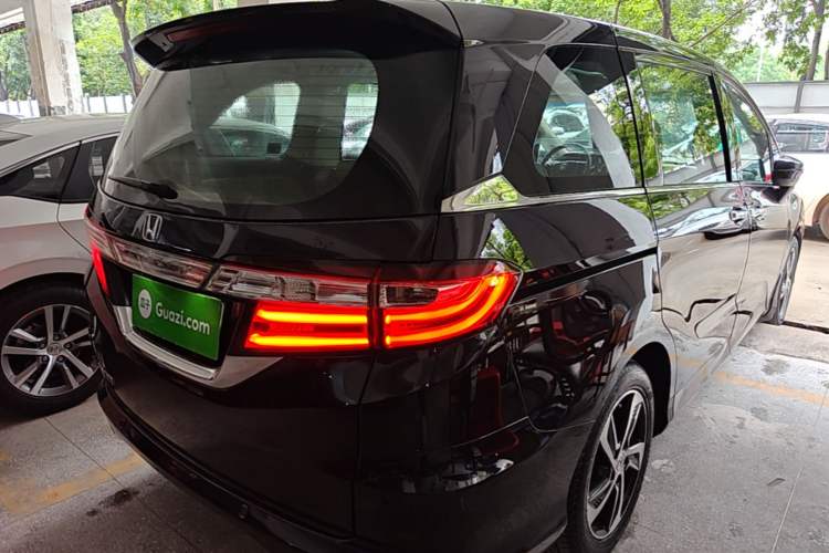 Used Honda Odyssey 2017 2.4L Luxury Edition Rear Right 45 Deg