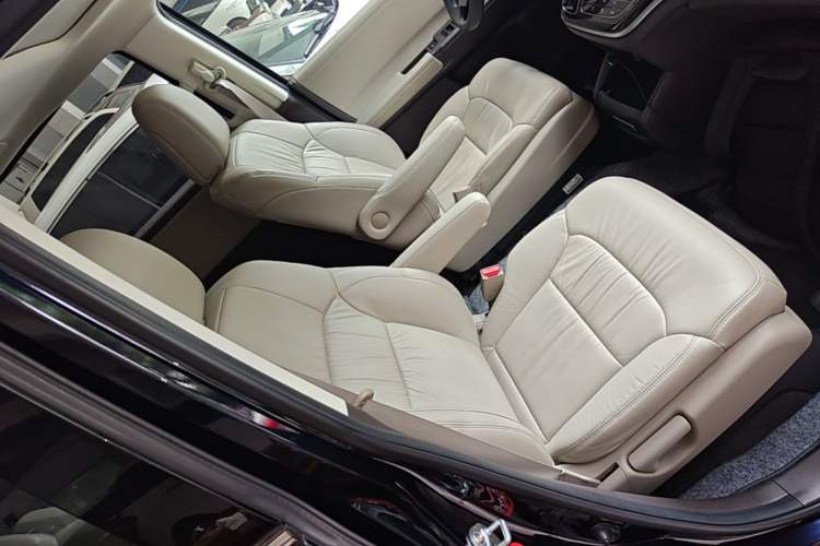 Used Honda Odyssey 2017 2.4L Luxury Edition Right Front Seat