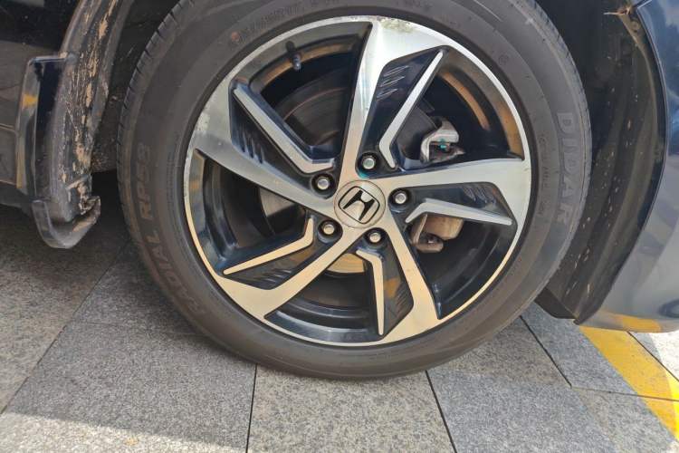 Used Honda Odyssey 2017 2.4L Luxury Edition Right Front Wheel Hub