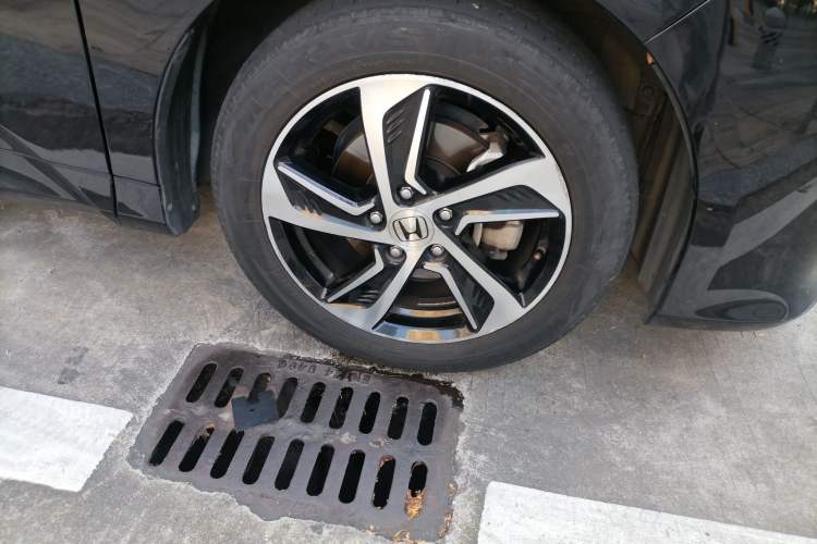 Used Honda Odyssey 2017 2.4L Luxury Edition Right Front Wheel Hub