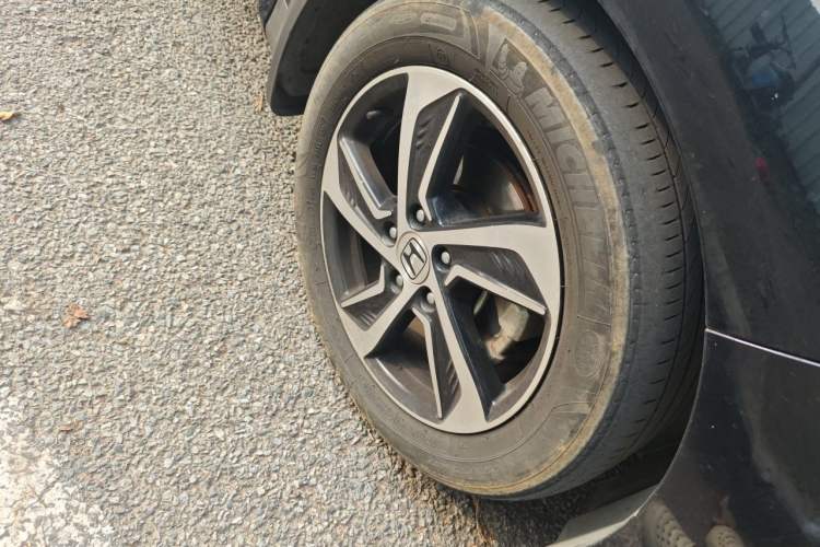 Used Honda Odyssey 2017 2.4L Luxury Edition Right Front Wheel Hub