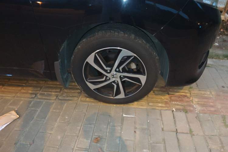 Used Honda Odyssey 2017 2.4L Smart Edition Right Front Wheel Hub