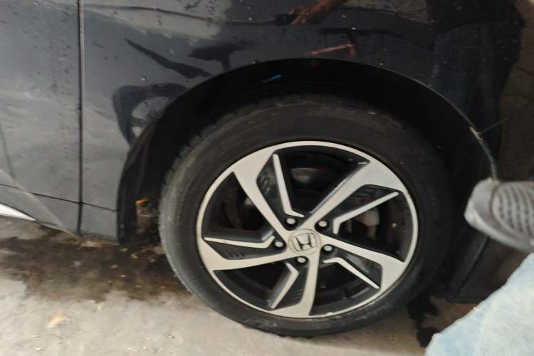 Used Honda Odyssey 2017 2.4L Luxury Edition Right Front Wheel Hub
