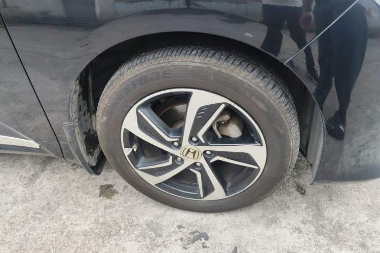 Used Honda Odyssey 2017 2.4L Luxury Edition Right Front Wheel Hub
