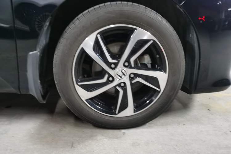 Used Honda Odyssey 2017 2.4L Smart Edition Right Front Wheel Hub