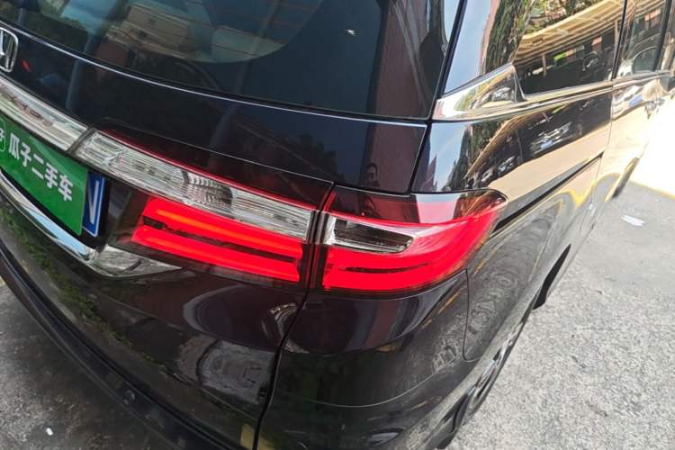 Used Honda Odyssey 2017 2.4L Luxury Edition Right Rear Taillight