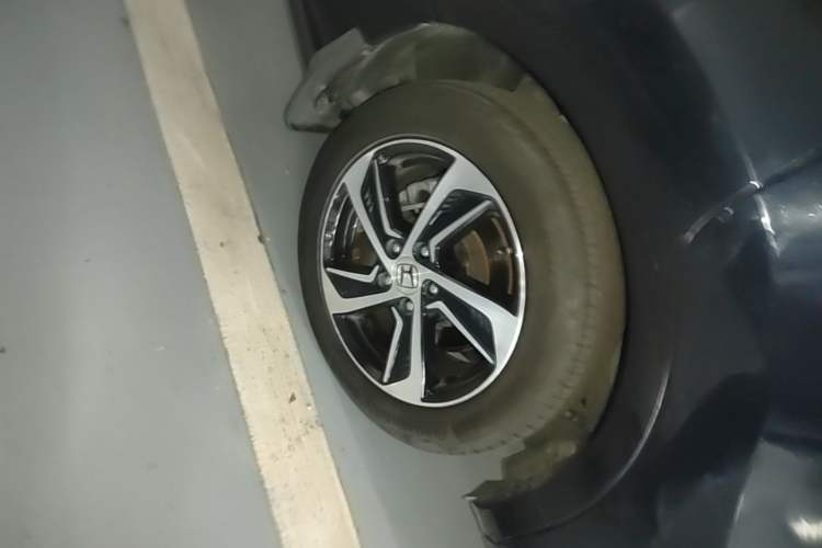 Used Honda Odyssey 2017 2.4L Smart Edition Right Rear Wheel Hub