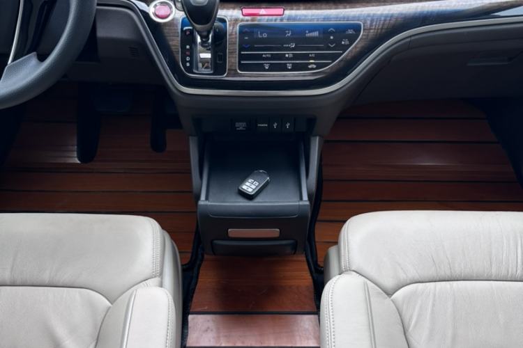 Used Honda Odyssey 2017 2.4L Luxury Edition Audio And AC Panel