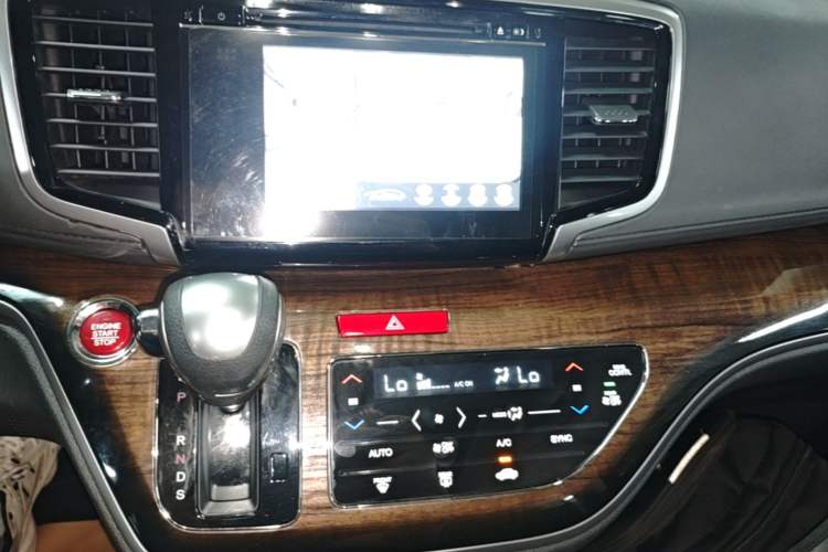 Used Honda Odyssey 2017 2.4L Smart Edition Audio And AC Panel