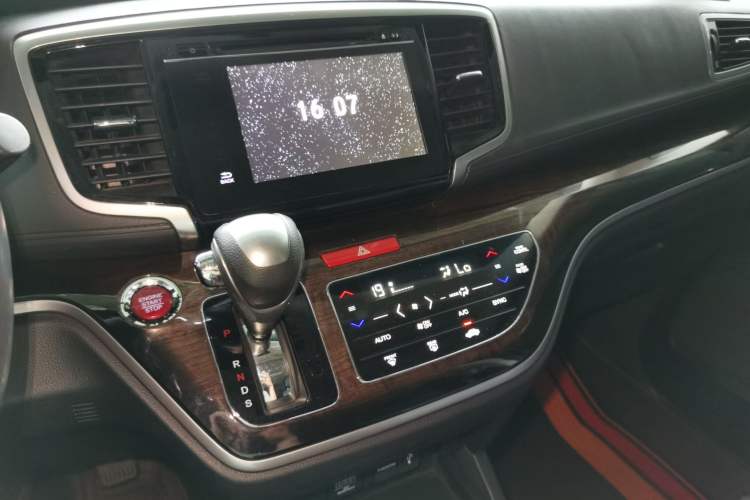 Used Honda Odyssey 2017 2.4L Smart Edition Audio And AC Panel