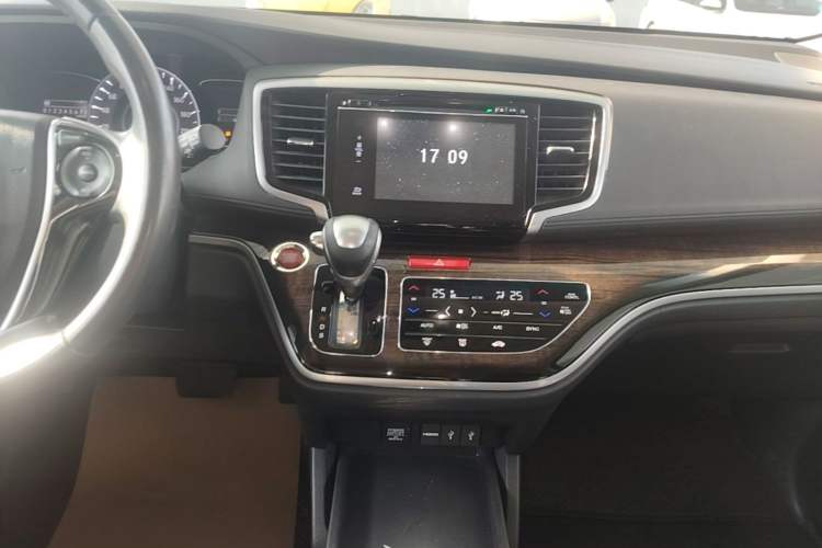 Used Honda Odyssey 2017 2.4L Smart Edition Audio And AC Panel