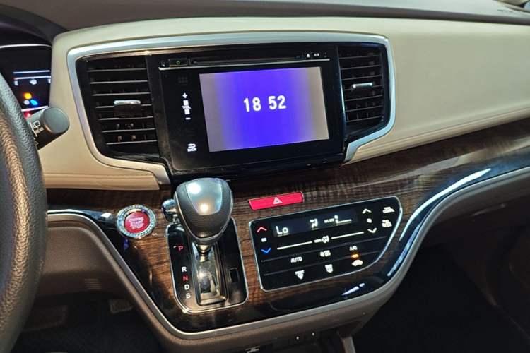Used Honda Odyssey 2017 2.4L Luxury Edition Audio And AC Panel