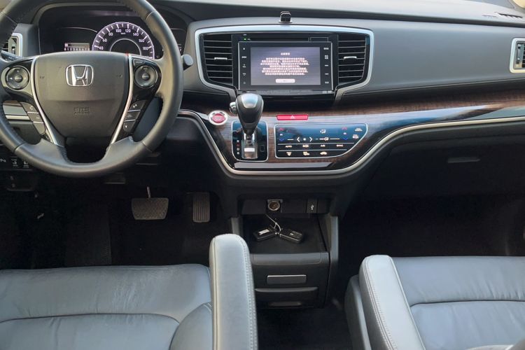 Used Honda Odyssey 2017 2.4L Supreme Edition Center Console