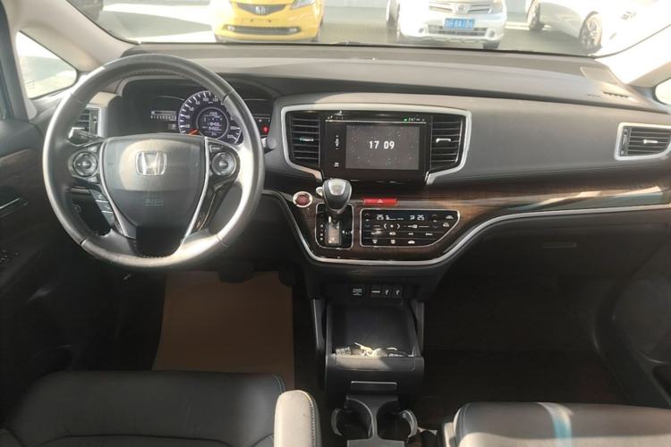 Used Honda Odyssey 2017 2.4L Smart Edition Center Console