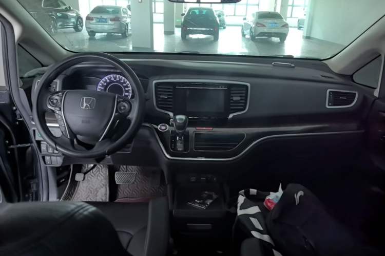 Used Honda Odyssey 2017 2.4L Smart Edition Center Console