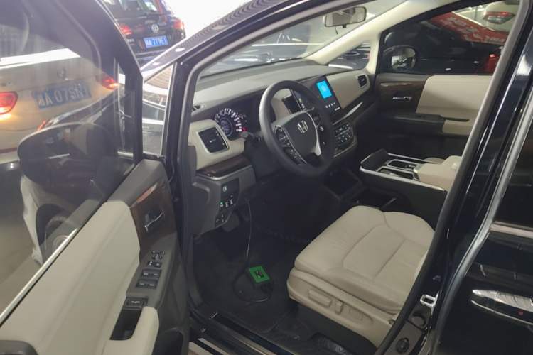 Used Honda Odyssey 2017 2.4L Luxury Edition Driver Seat