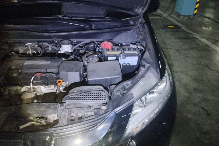 Used Honda Odyssey 2017 2.4L Supreme Edition Engine Bay Left