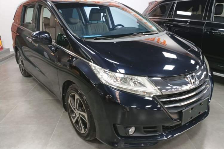 Used Honda Odyssey 2017 2.4L Luxury Edition Front Right 45 Deg