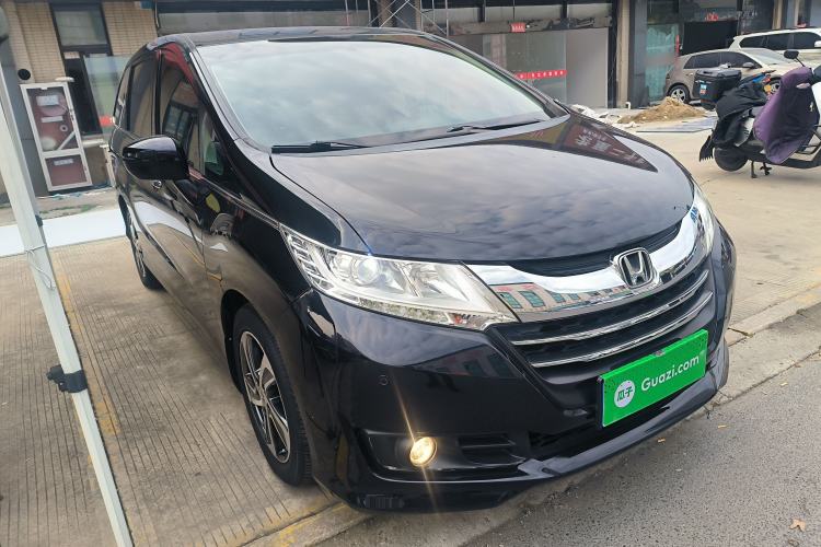 Used Honda Odyssey 2017 2.4L Luxury Edition Front Right 45 Deg