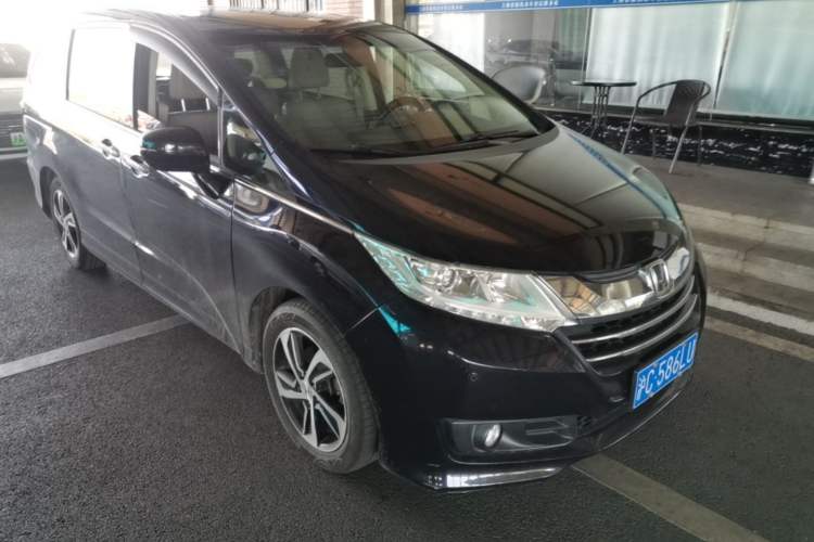Used Honda Odyssey 2017 2.4L Luxury Edition Front Right 45 Deg