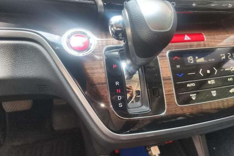 Used Honda Odyssey 2017 2.4L Smart Edition Gear Lever