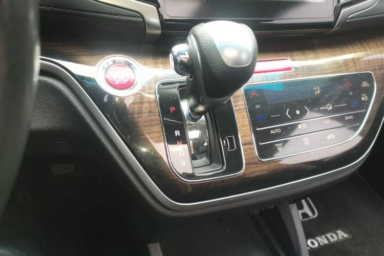 Used Honda Odyssey 2017 2.4L Smart Edition Gear Lever