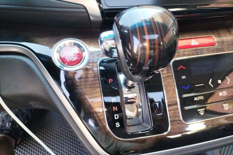 Used Honda Odyssey 2017 2.4L Smart Edition Gear Lever