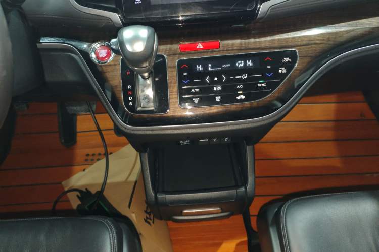 Used Honda Odyssey 2017 2.4L Smart Edition Gear Lever