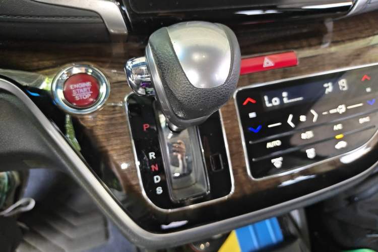 Used Honda Odyssey 2017 2.4L Smart Edition Gear Lever