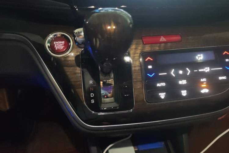 Used Honda Odyssey 2017 2.4L Smart Edition Gear Lever