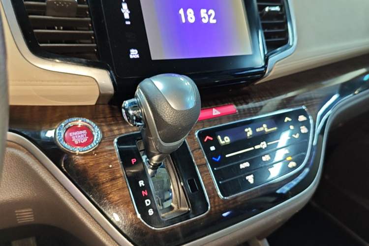 Used Honda Odyssey 2017 2.4L Luxury Edition Gear Lever