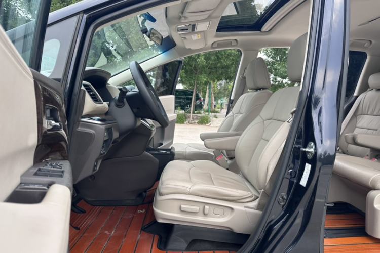 Used Honda Odyssey 2017 2.4L Luxury Edition Interior 2