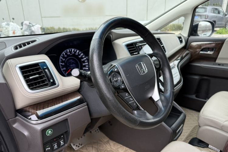 Used Honda Odyssey 2017 2.4L Luxury Edition Interior 2
