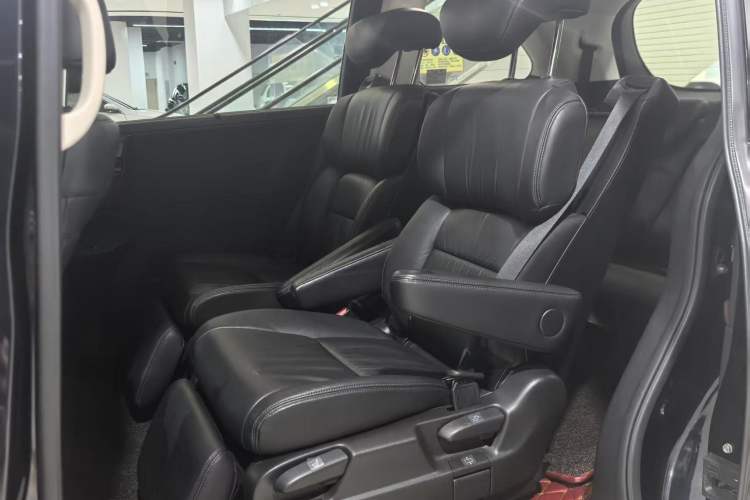 Used Honda Odyssey 2017 2.4L Supreme Edition Interior 2