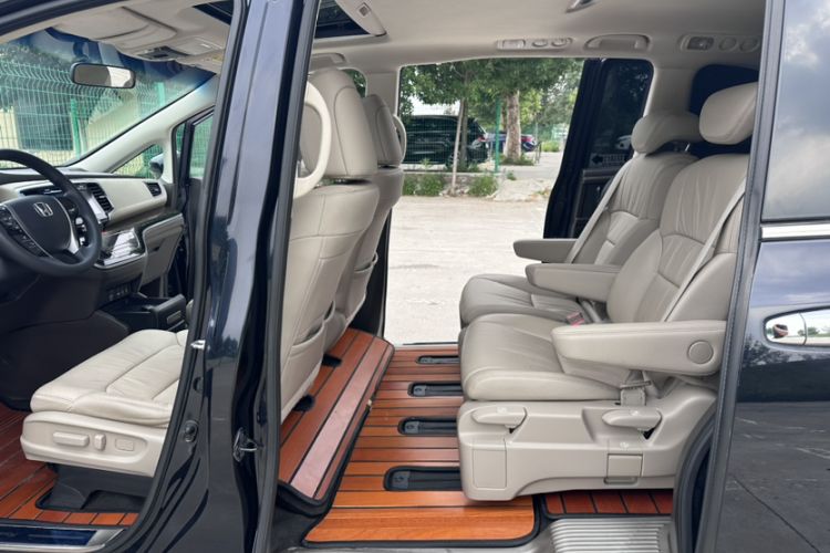 Used Honda Odyssey 2017 2.4L Luxury Edition Interior 3