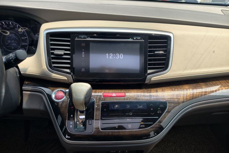 Used Honda Odyssey 2017 2.4L Luxury Edition Interior 4