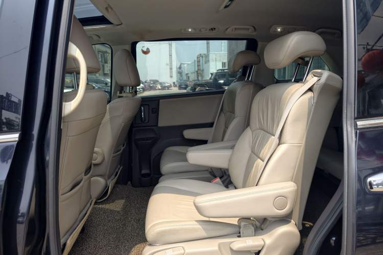 Used Honda Odyssey 2017 2.4L Luxury Edition Interior 9