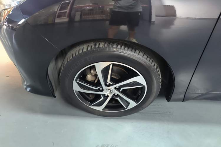 Used Honda Odyssey 2017 2.4L Luxury Edition Left Front Wheel Hub