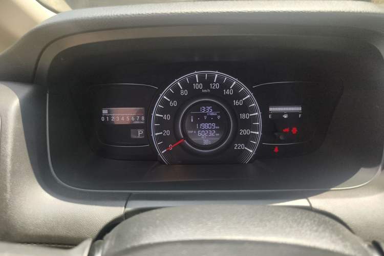 Used Honda Odyssey 2017 2.4L Smart Edition Odometer Close Up