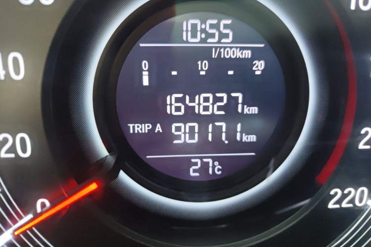 Used Honda Odyssey 2017 2.4L Luxury Edition Odometer Close Up