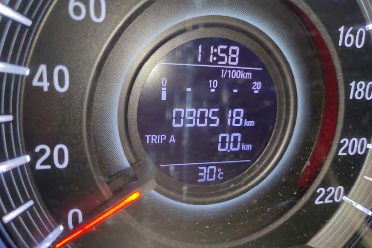 Used Honda Odyssey 2017 2.4L Smart Edition Odometer Close Up