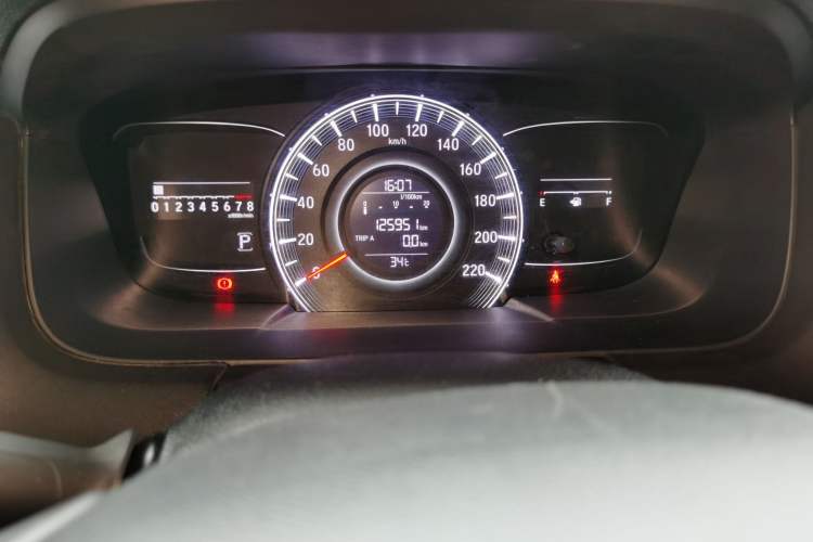 Used Honda Odyssey 2017 2.4L Smart Edition Odometer Close Up