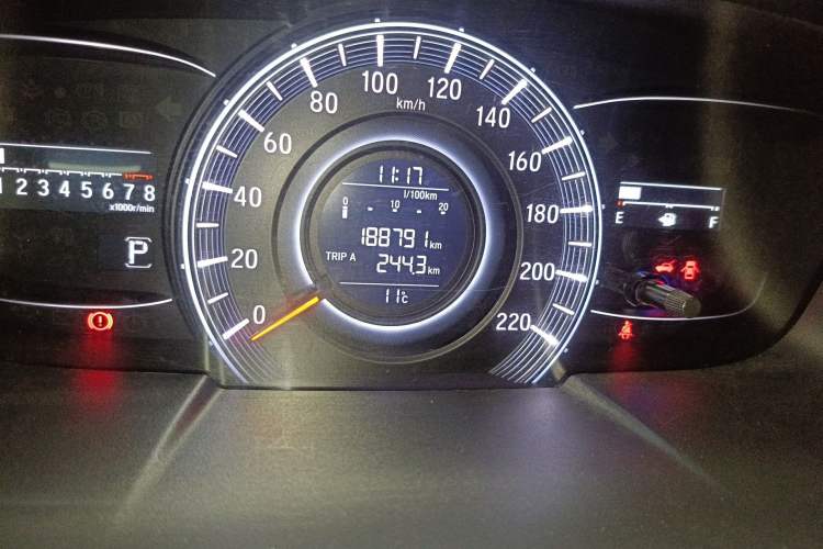 Used Honda Odyssey 2017 2.4L Luxury Edition Odometer Close Up