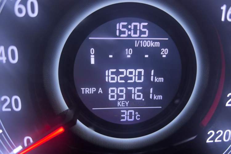 Used Honda Odyssey 2017 2.4L Smart Edition Odometer Close Up