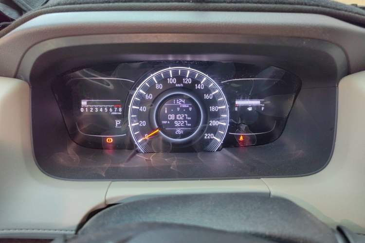 Used Honda Odyssey 2017 2.4L Luxury Edition Odometer Close Up
