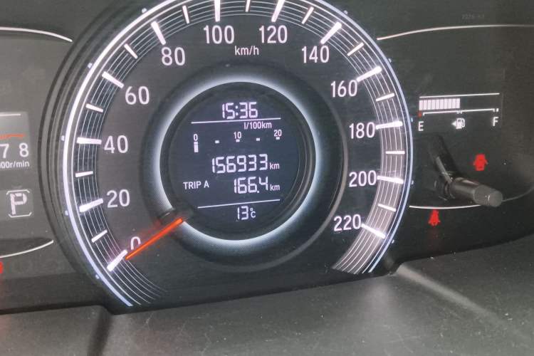 Used Honda Odyssey 2017 2.4L Luxury Edition Odometer Close Up