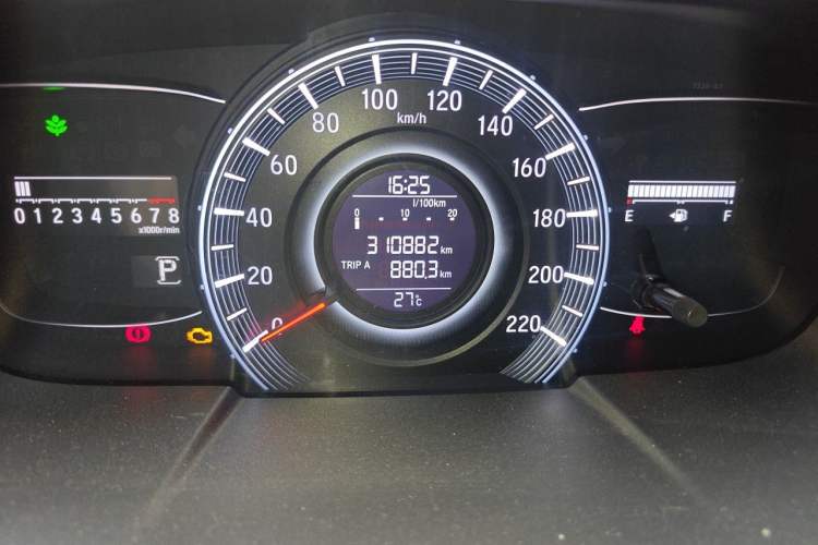Used Honda Odyssey 2017 2.4L Luxury Edition Odometer Close Up