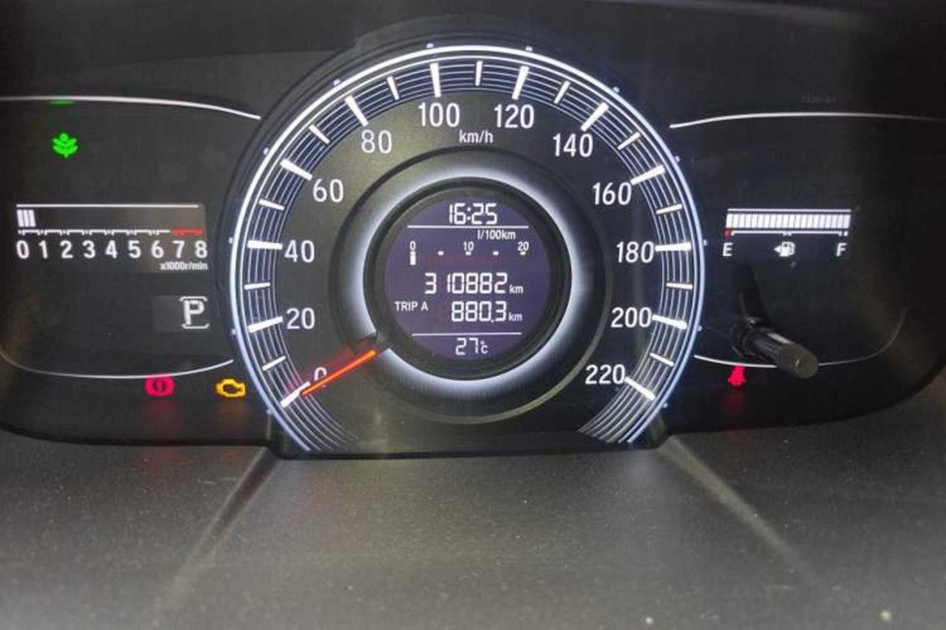 Used Honda Odyssey 2017 2.4L Luxury Edition Odometer Close Up